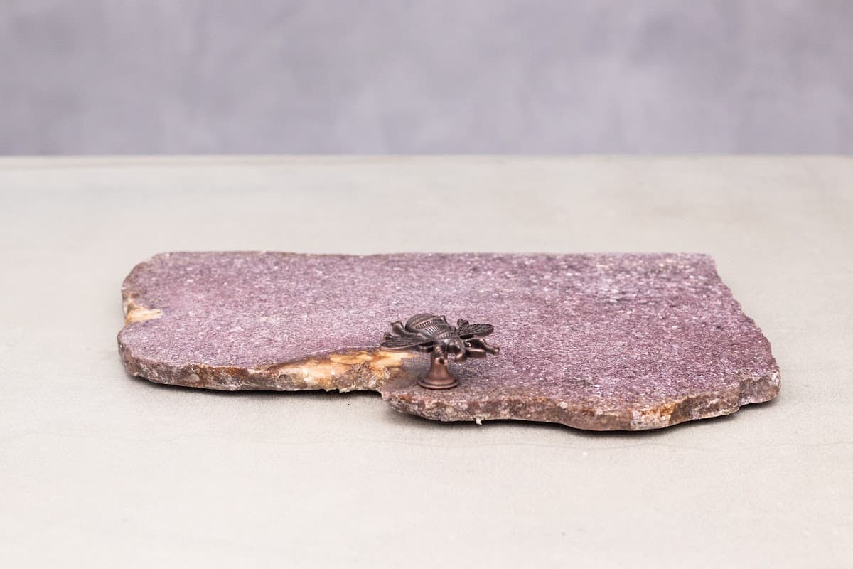 Bandeja em Lepidolita Rosa com Abelhão